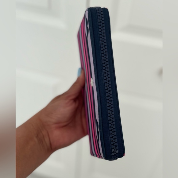 Jae Nylon Lip Print Large Continental Wallet - Picture 6 of 8